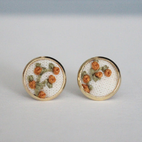 a pair of earrings with flowers on them